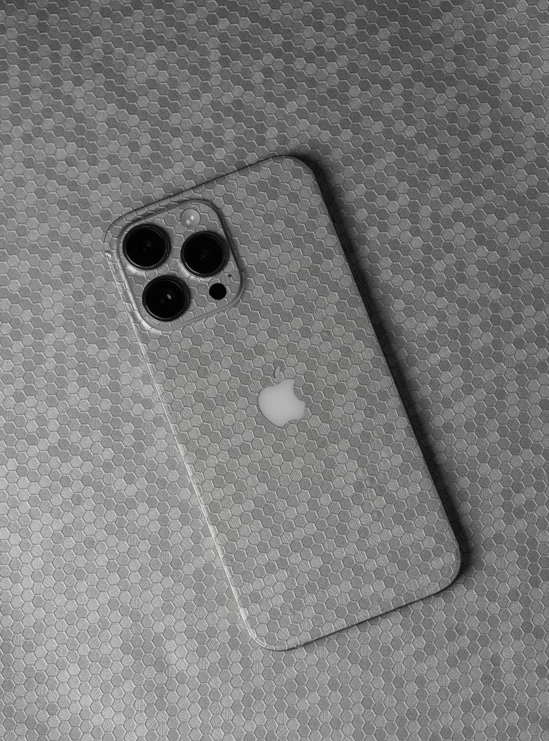 Skin Premium Panal de Abeja Titanium 3D iPhone 14 Pro Max