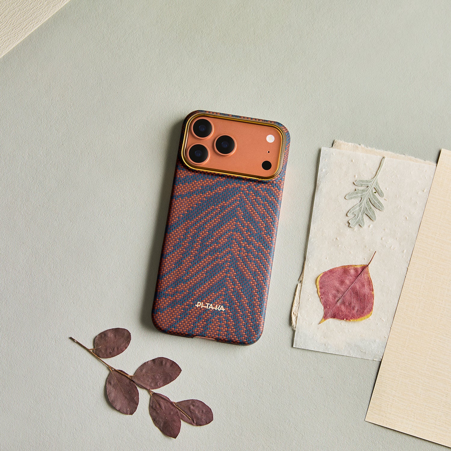 Case Pitaka Aramid Edge para iPhone 17 Pro - Burning Orange (PitaTap™)