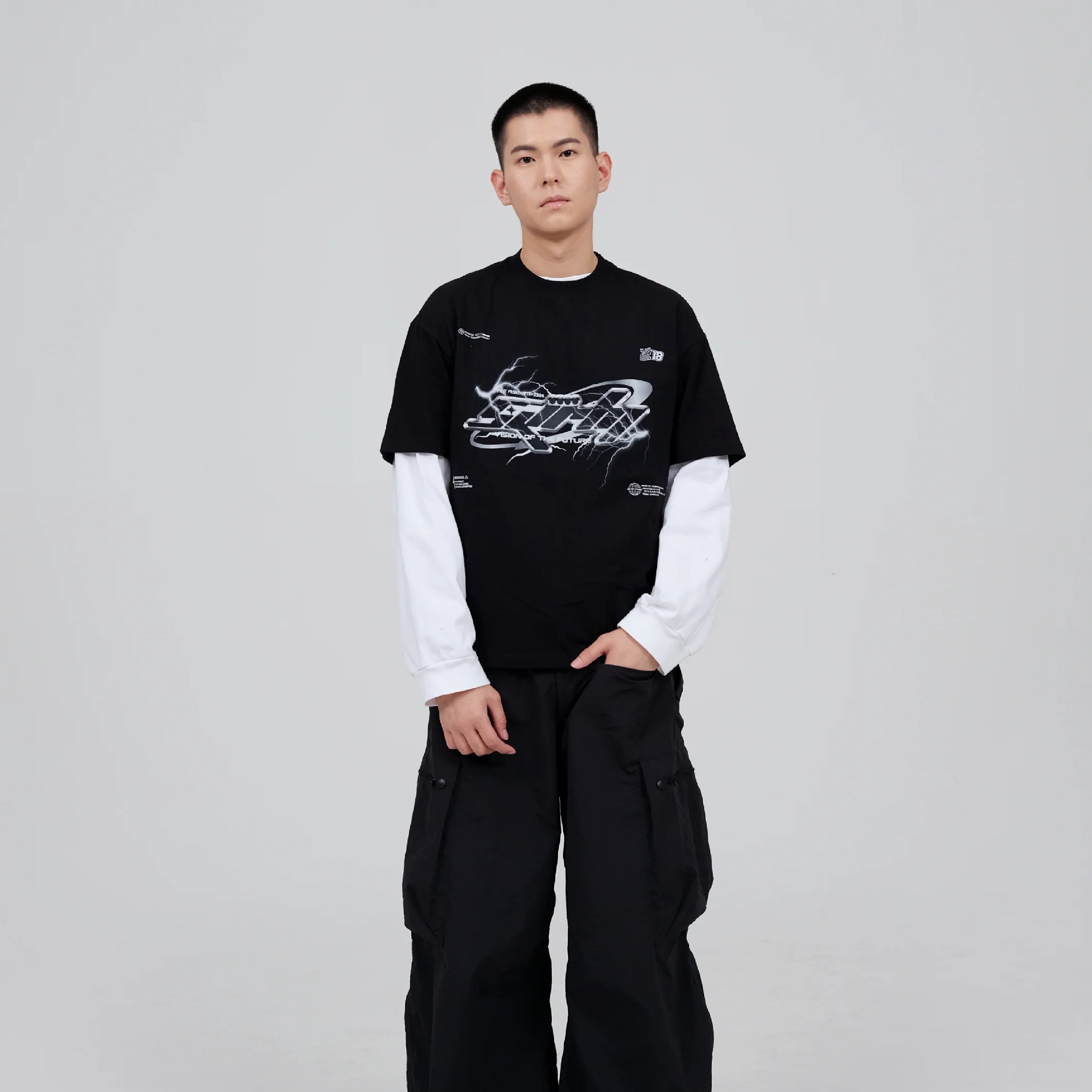 Polo Oversized Skinarma Bolt - Cyber Graphic Negro