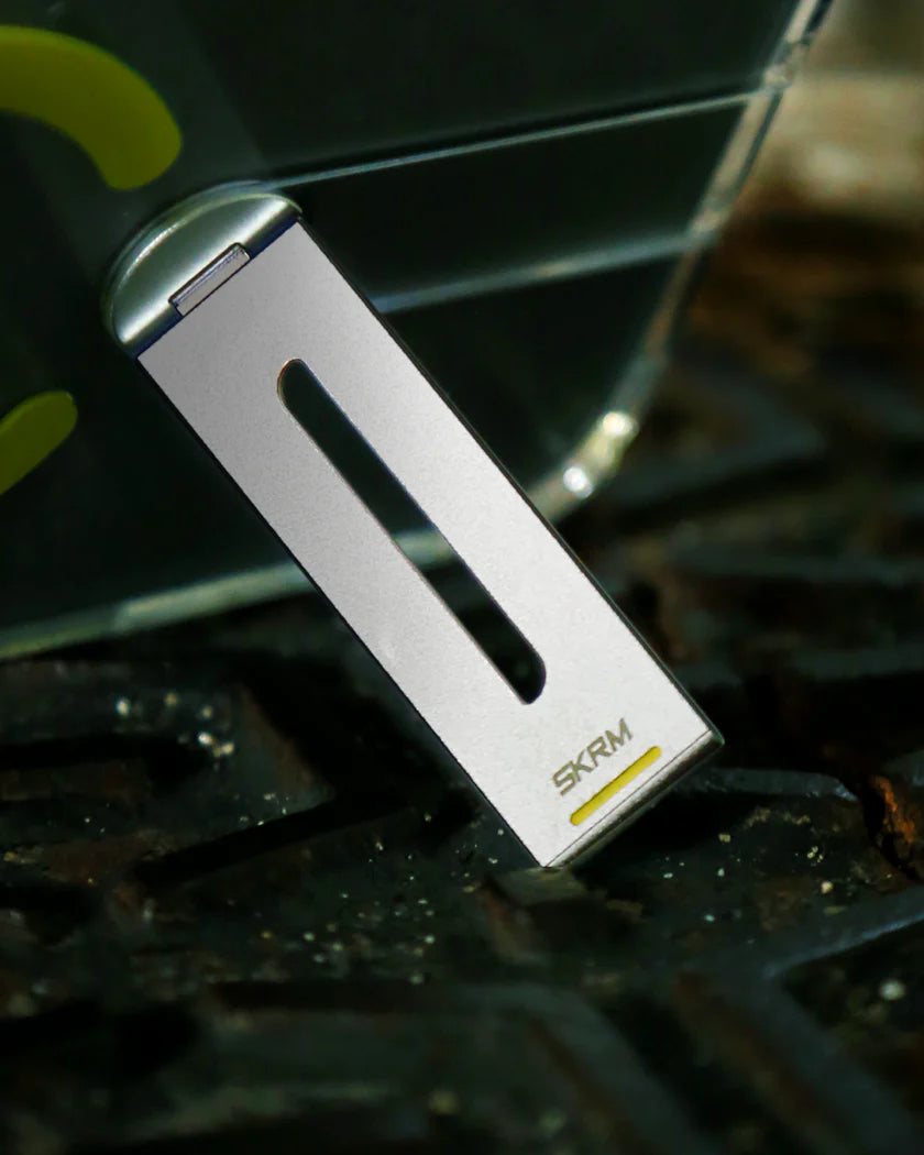 Case Skinarma HELIX Mag-Charge + Stand 360º  iPhone 16 Pro