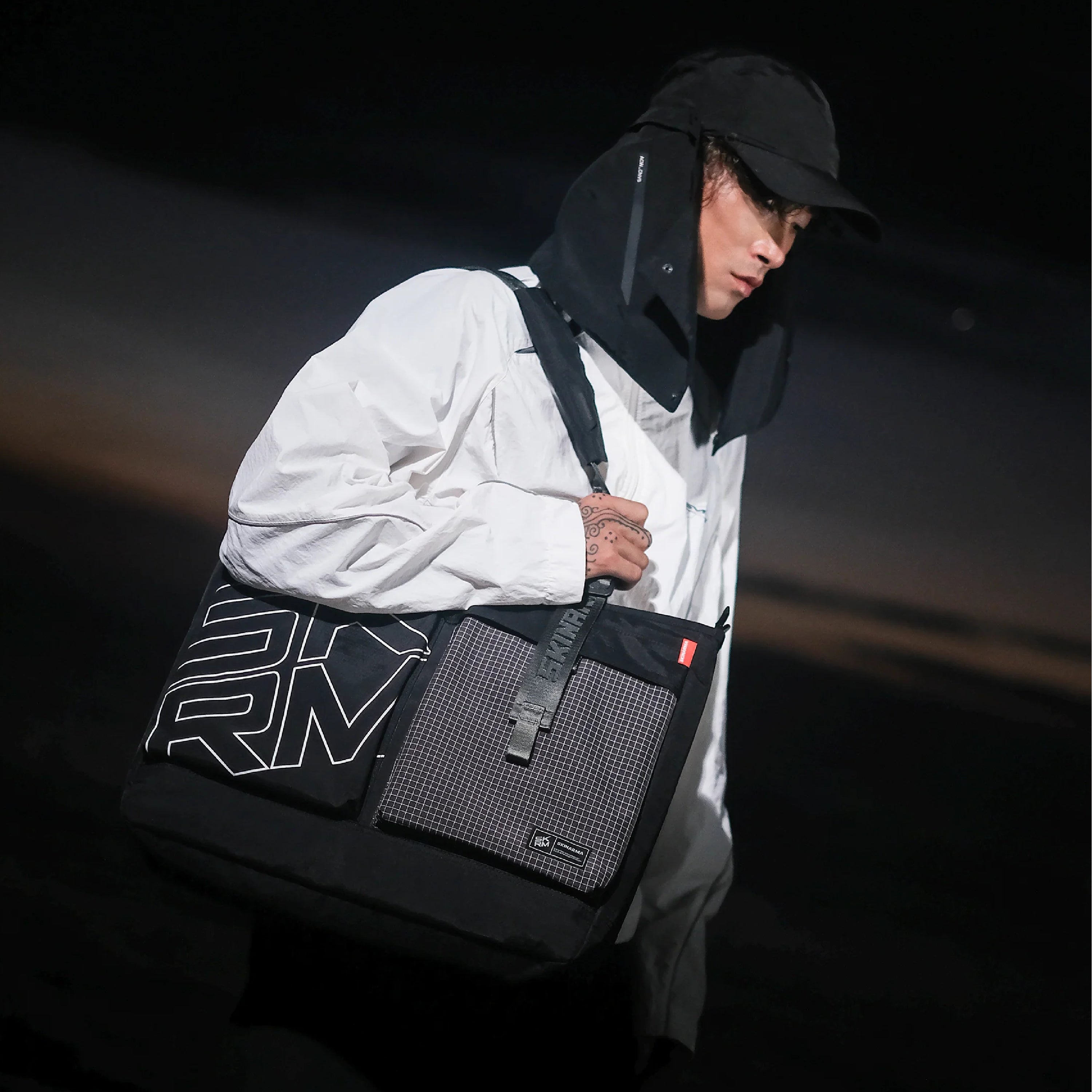 Tote Bag Skinarma Jager - Bolso Urbano Techwear Verde
