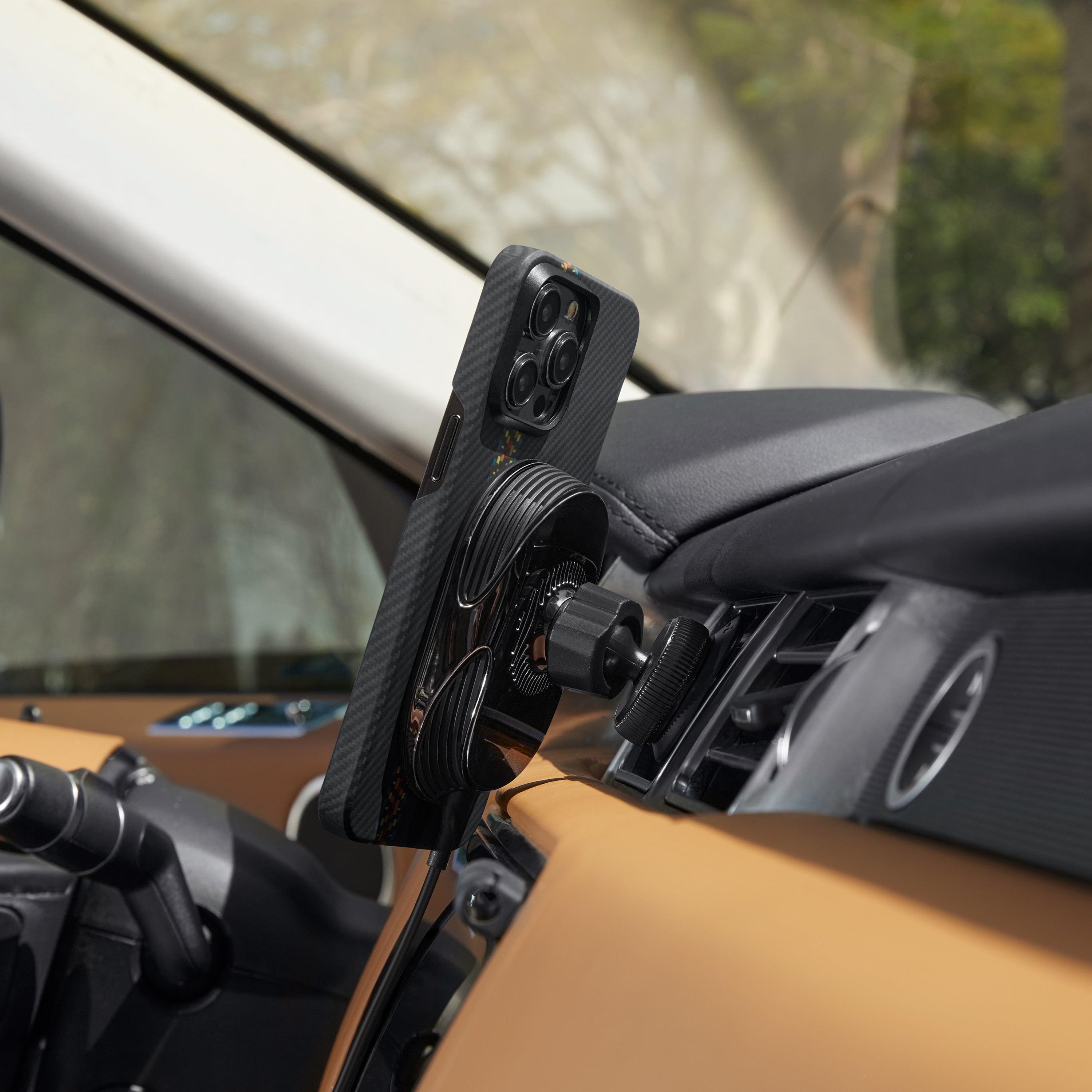 Cargador Inalámbrico de Auto Pitaka MagEZ Car Mount Pro 2 Qi2