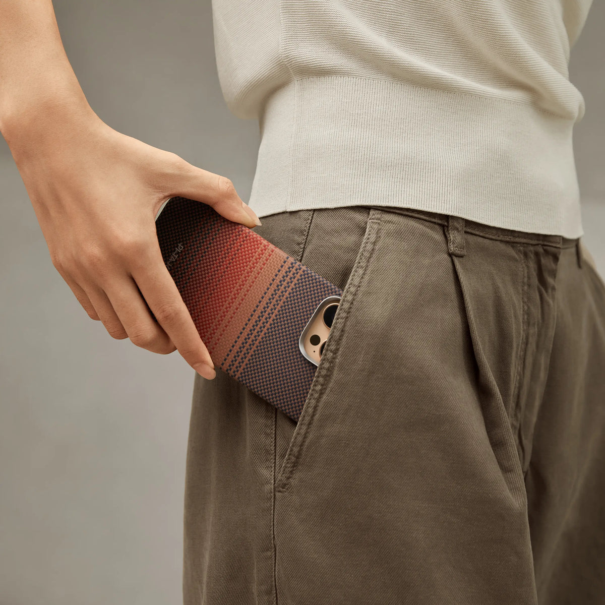 Case Pitaka Edge Moment · Sunset PitaTap - iPhone 16 Pro