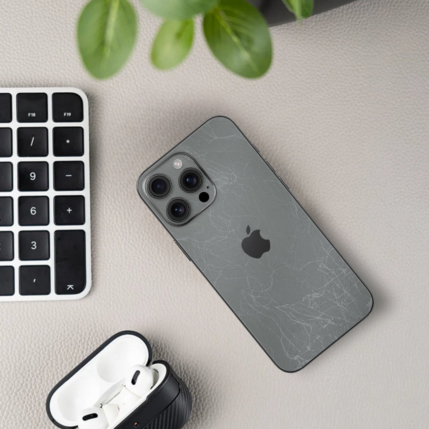 Skin Premium Venom Platinium - iPhone 16 Pro