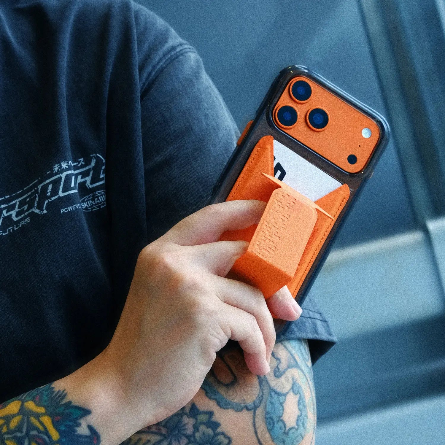 Tarjetero KADO Grip-Stand Skinarma HAXA Wallet